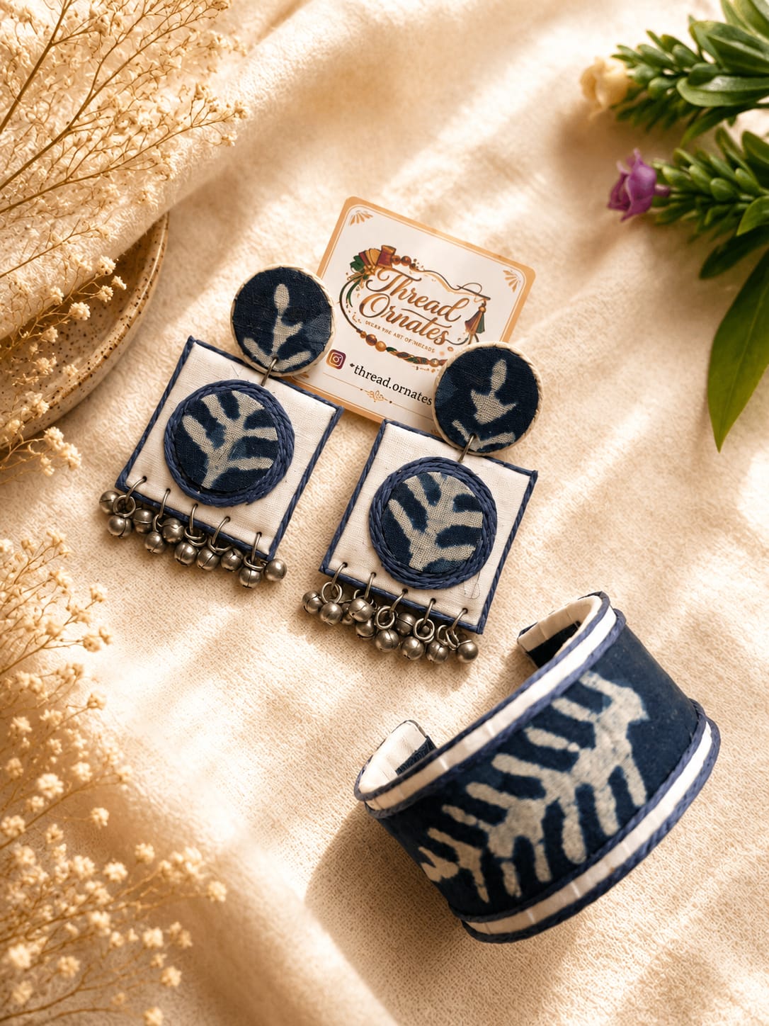 COMBO SET BLUE AND WHITE HANDCUFF