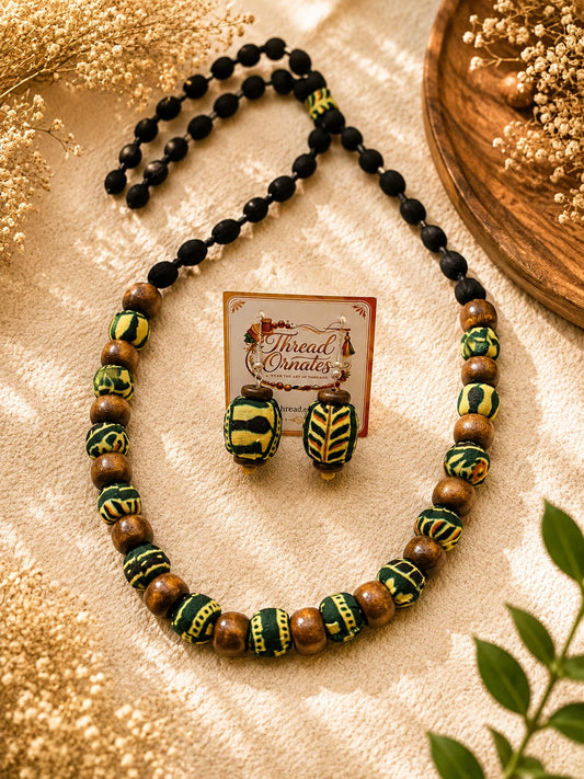 GREEN WOODEN BEADED NECKLACE