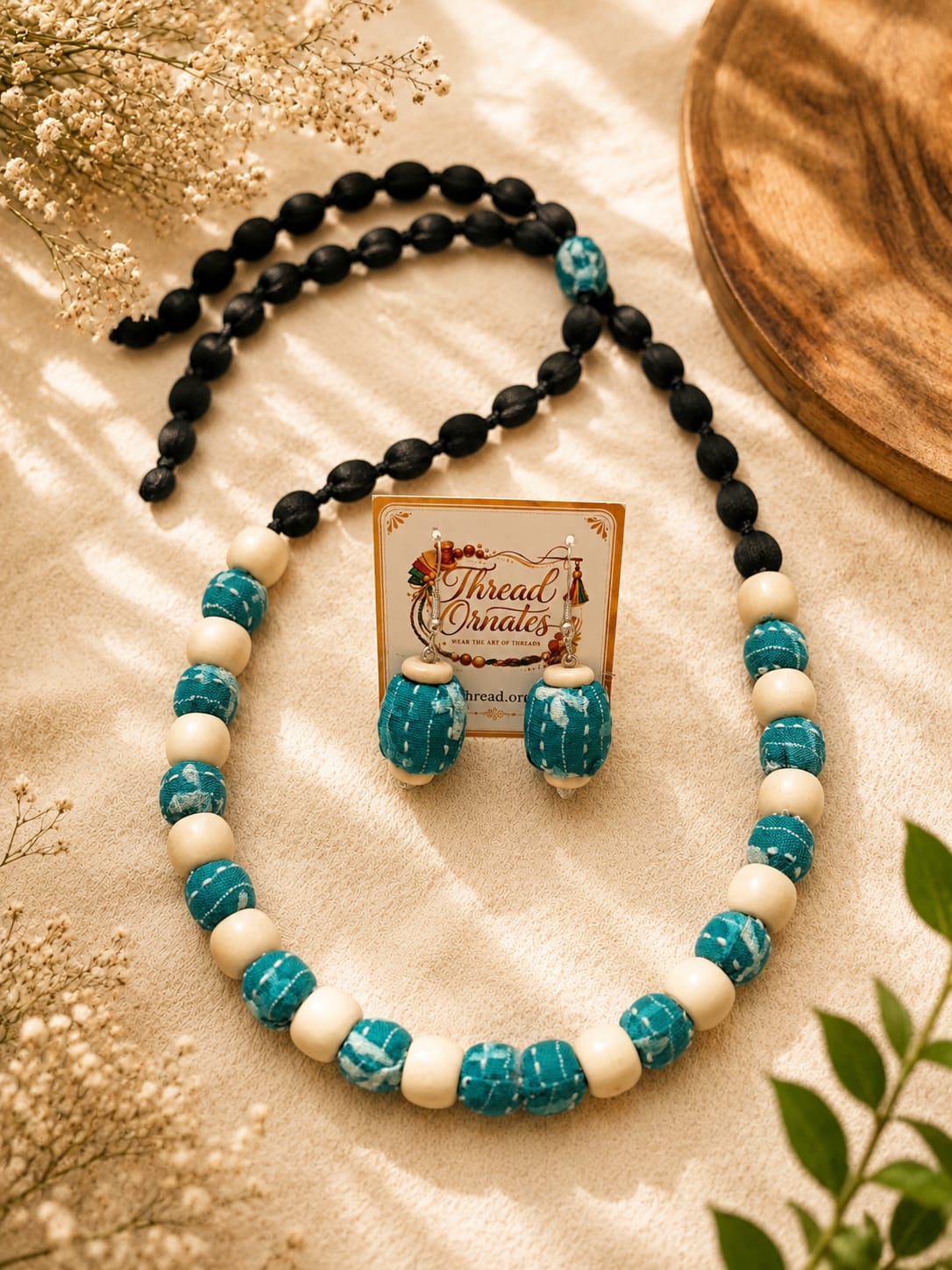 SKY-WHITE WOODEN BEADED NECKLACE